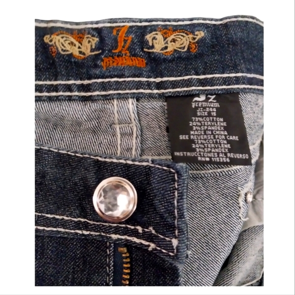 JZ Premium Denim Shorts. Bling pockets with rhinestone diamond button. Sz 15 Jrs - Picture 6 of 7